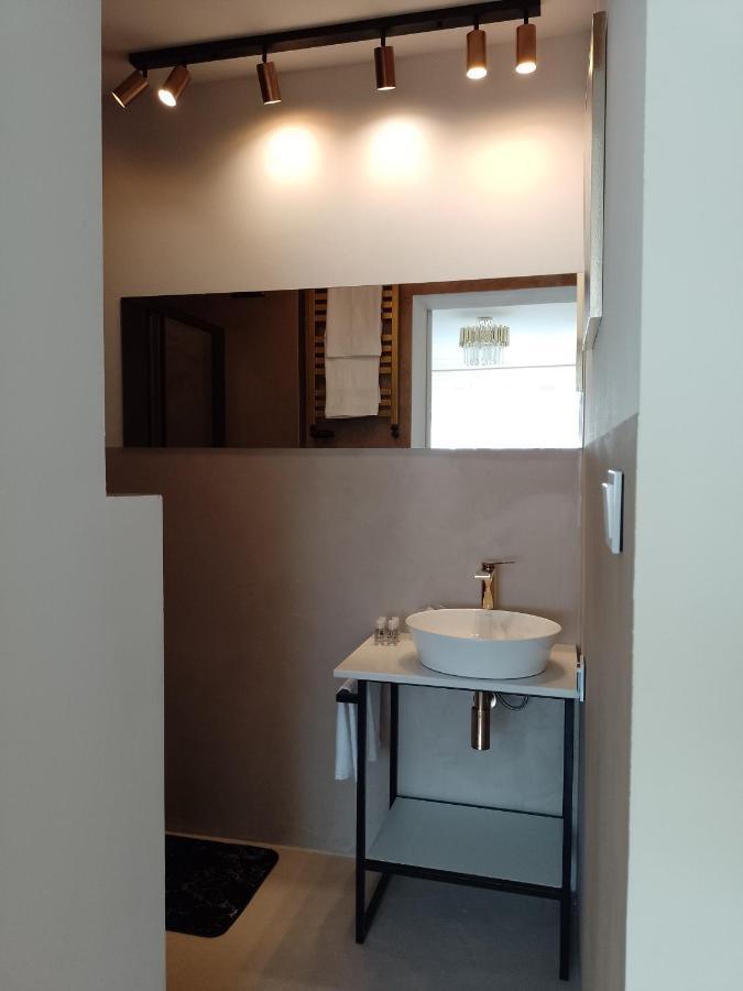 Alexa D'oro Apartment